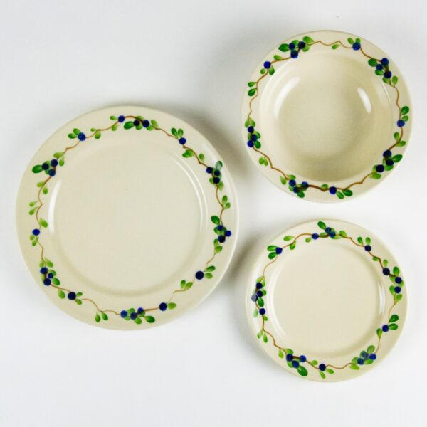 Classic Dinnerware Sets for One — Blueberry