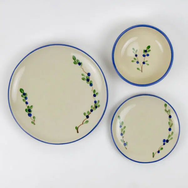 Coupe Dinnerware Sets for Four — Blueberry