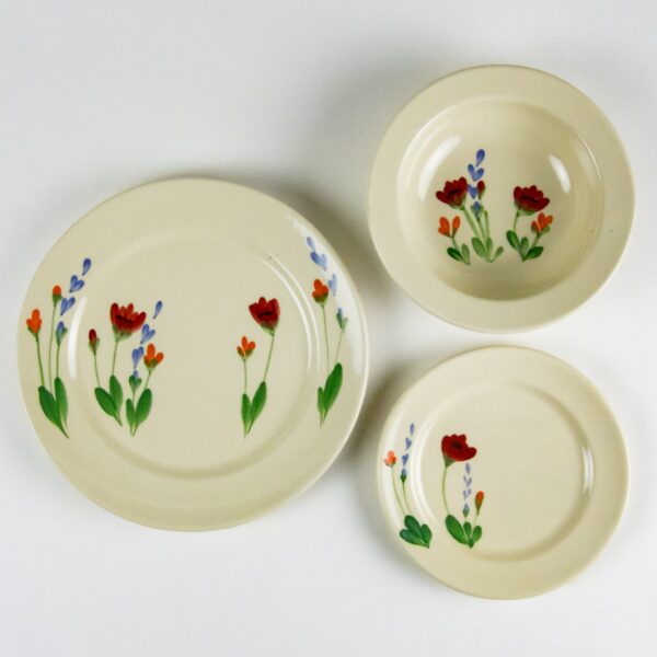 Classic Dinnerware Sets for Four — Red Poppy